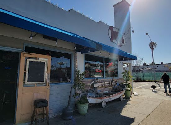 california/san-diego-beaches/bar/lucy-s-tavern