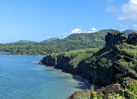 comoros/dziani-dzaha-crater-lake/bar/dos-du-dragon
