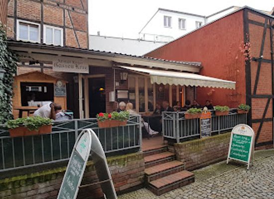 germany/mecklenburg/bar/gassenkrug-kleinste-kneipe-schwerins