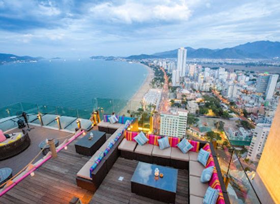 vietnam/nha-trang/tran-phu-beach/bar/skylight-nha-trang