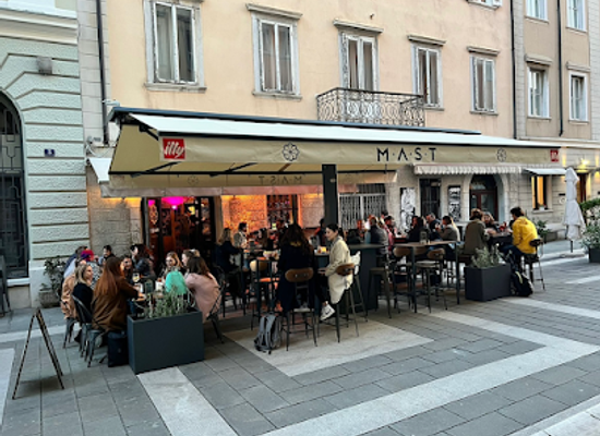 italy/trieste/bar/mast