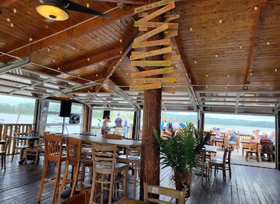 iowa/pikes-peak-state-park/bar/big-buoys-tiki-bar
