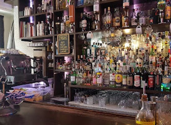 italy/milan/navigli/bar/banco