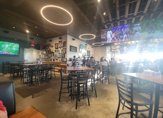 iowa/tallgrass-prairie/bar/merll-s-pub-patio
