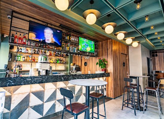 malta/golden-bay/bar/square-gastro-bar