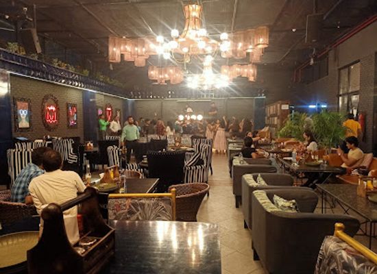 india/lucknow/bar/molecule-air-bar-lucknow