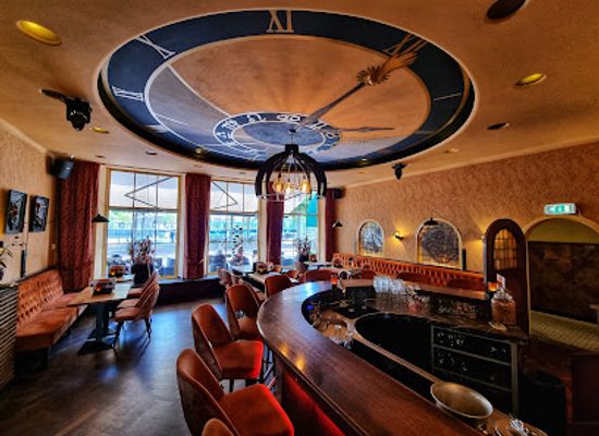 netherlands/zeeland/bar/bar-place-to-be