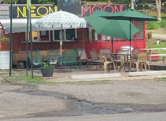 arkansas/devil-s-den-state-park/bar/neon-moon