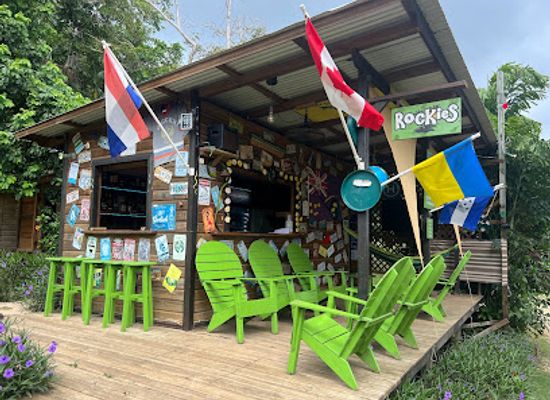 honduras/utila/bar/rockies-volcano-bar