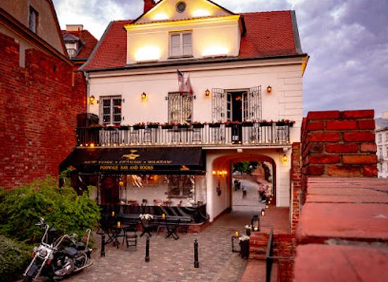 poland/zulawy/bar/podwale-bar-and-books