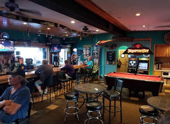 wisconsin/sturgeon-bay/bar/waterfront-mary-s