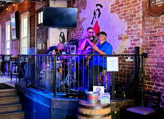 louisiana/plantation-country/bar/hideout-bar