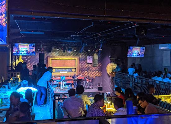 myanmar-burma/golden-rock/bar/the-radio-bar