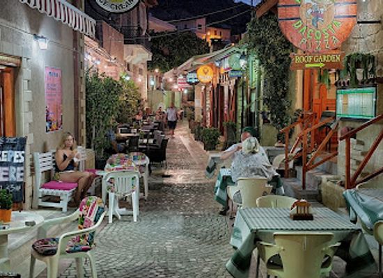 cyprus/pissouri/bar/the-moonlight-tavern-antonis-marios