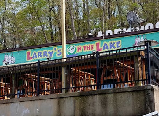 missouri/ha-ha-tonka-state-park/bar/larry-s-on-the-lake