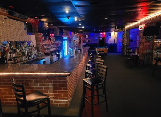 iowa/waterloo/bar/the-comfort-zone-bar-grill-waterloo-iowa-50703