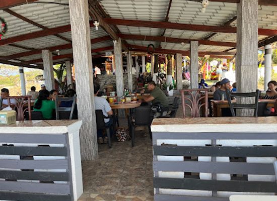 el-salvador/los-cobanos-beach/bar/restaurante-cafe-la-cueva
