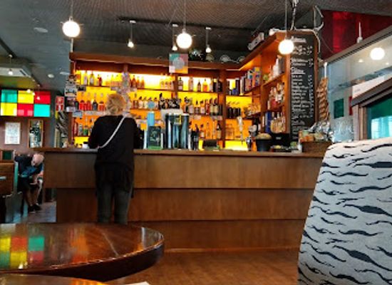 finland/helsinki/kamppi/bar/pub-ikkuna