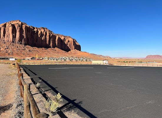 arizona/monument-valley/bar/goulding-s-monument-valley-oljato-regional-airport