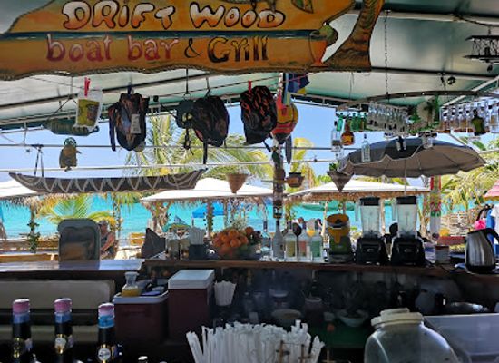 sint-maarten/belair/bar/driftwood-boat-bar