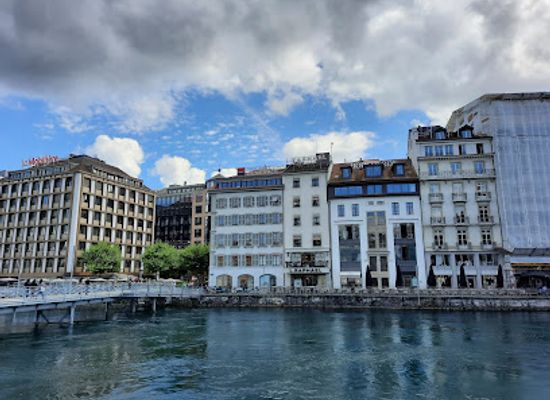switzerland/lake-geneva-region/bar/riverside-cafe