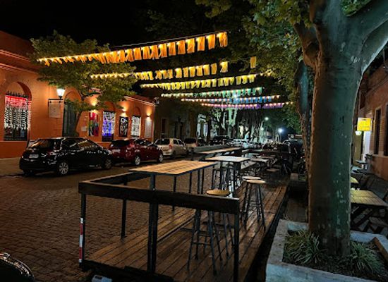 uruguay/colonia-del-sacramento/bar/cerveceria-barbot