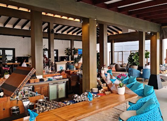 maldives/male-atoll/bar/breeze-poolside-dining-and-bar