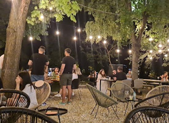 romania/bucharest/herastrau/bar/modelier-parc