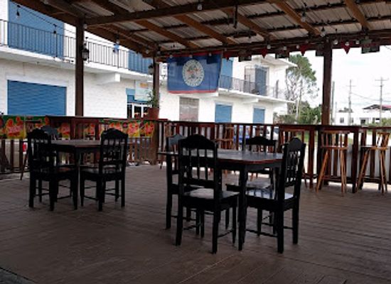 belize/vaca-plateau/bar/mike-s-cue-club-bar-restaurant