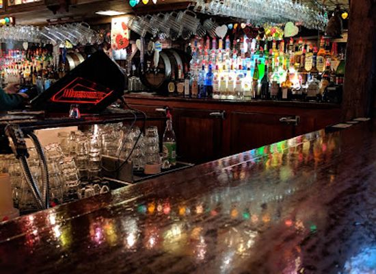pennsylvania/lake-erie/bar/plymouth-tavern