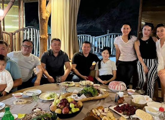 kyrgyzstan/naryn-region/bar/saltanat-kholl
