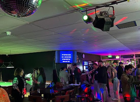 new-zealand/rotorua/bar/crates-n-cues-bar