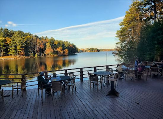 wisconsin/glacial-lake-wisconsin/bar/ravina-bay-bar-grill