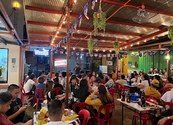 philippines/mt-apo/bar/alleyway