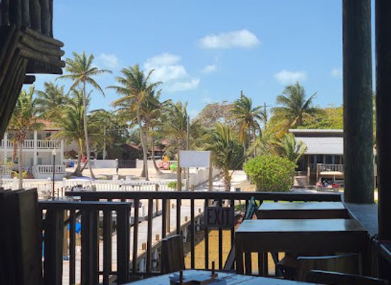 belize/ambergris-caye/bar/rum-dog-bar-and-grill