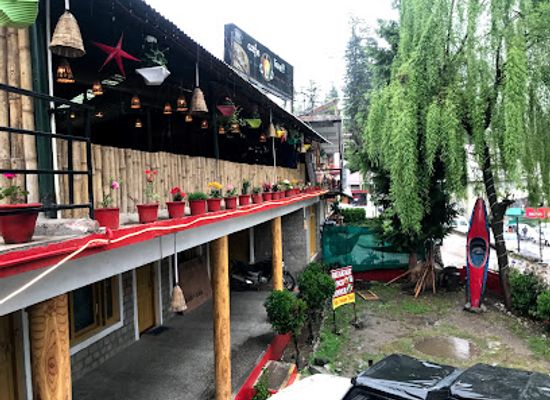 india/manali/old-manali/bar/cafe-live
