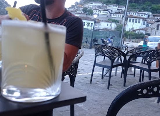 albania/berat/bar/elixir-cocktail-bar