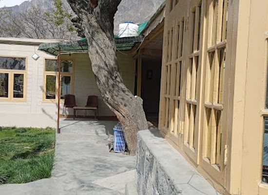pakistan/karimabad/bar/mountain-refuge-guest-house