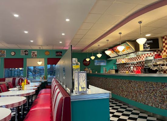 iceland/eastern-region/bar/skalinn-diner