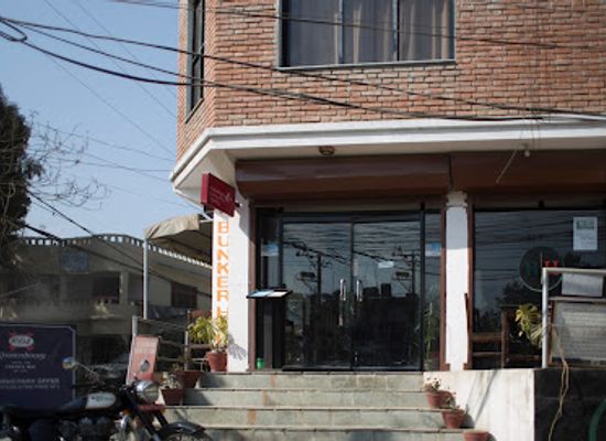 nepal/patan/mahabouddha-temple/bar/bunker-hill-pub