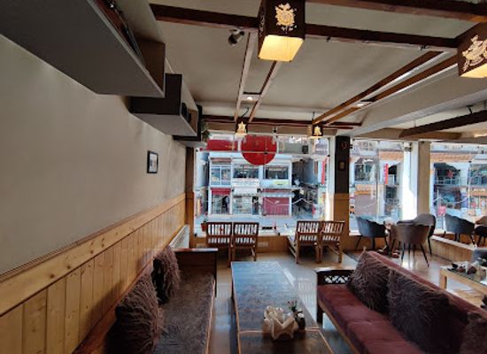 india/ladakh/bar/naas-cafe