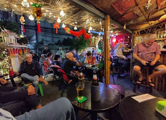 thailand/chiang-mai/old-city/bar/lost-hut