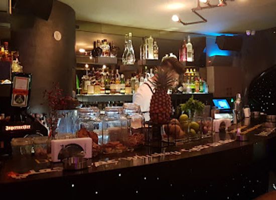 lebanon/chouf/bar/punch-cocktail-bar