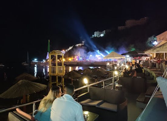 montenegro/ulcinj/bar/big-ben-open-bar
