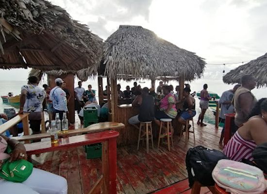 nicaragua/pearl-cays/bar/bit-coin-island-bar