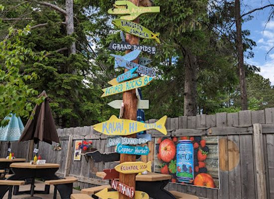 michigan/pictured-rocks-national-lakeshore/bar/the-duck-pond-eatery-and-beer-garden
