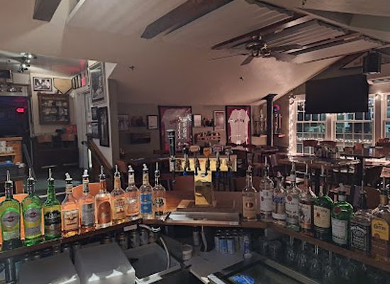 massachusetts/barnstable-county/bar/hot-stove-saloon