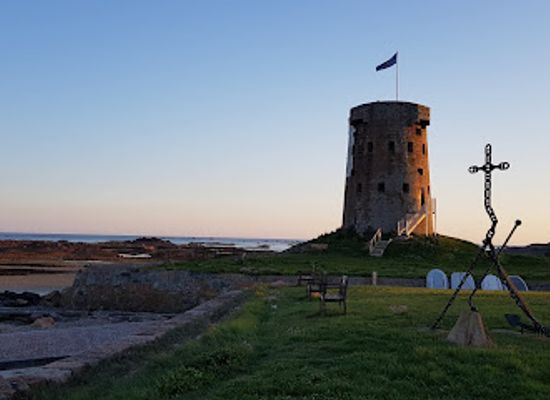 jersey/la-corbiere-lighthouse/bar/le-hocq-inn