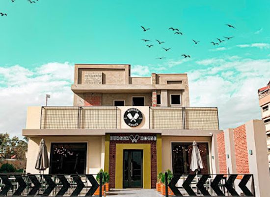 libya/misrata/bar/burger-house