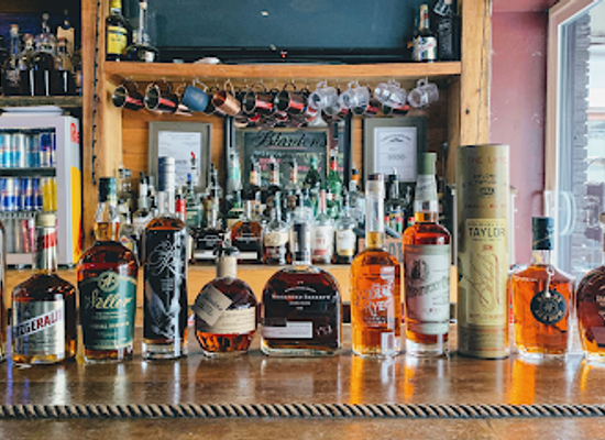 kentucky/lexington/keeneland/bar/paddock-bar-patio